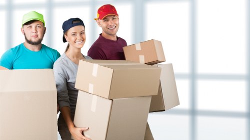 Queenspark removalists carefully packing household belongings